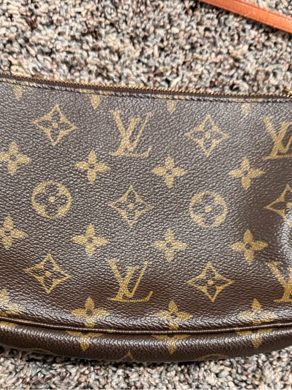 Louis Vuitton Monogram Shoulder Bag in Brown and Gold has strap but not attached - Picture 4 of 12
